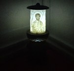 ΗΛΕΚΤΡΙΚΟ ΚΑΝΤΗΛΙ ΜΕ ΤΟΝ ΑΓΙΟ ΑΔΡΙΑΝΟ ΜΙΚΡΟ