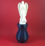 Άγαλμα Αγγέλου σε καντήλι λάβαρο μπλε